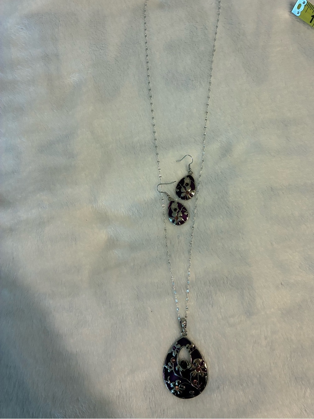Deep Purple W/Silver Flowers Teardrop Pendant Necklace and Earrings Set